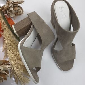 Seychelles Women's Grey Tan Suede Sandal Heels Sz 7